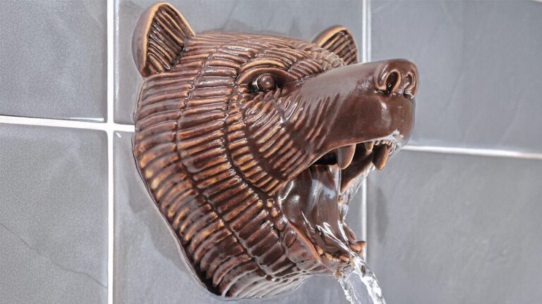 陶土を3Dプリントして製作したクマの温泉湯口｜型を使わない大型造形の事例